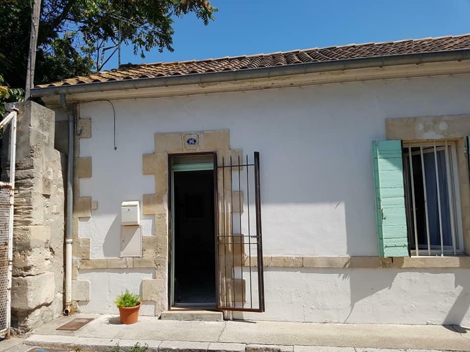 Jolie Petite Maison Idealement Situee Arles Luaran gambar